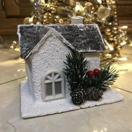 Dekoracja świąteczna biały drewniany domek zimowy LED