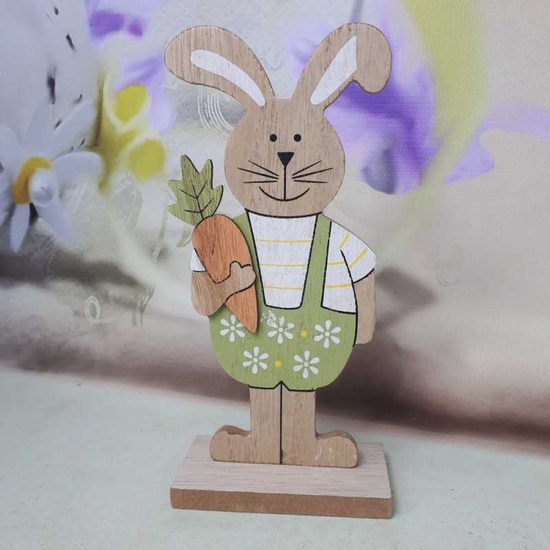 Figurka drewniany zając wielkanocny z marchewką na podstawce 19 cm Figurka drewniany zając wielkanocny z marchewką na podstawce 19 cm