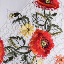 Haftowany obrus na stół CZERWONE MAKI 80x140 cm / obrus plamoodporny