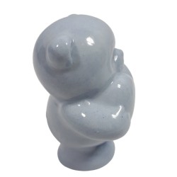 Ceramiczny niebieski miś z serduszkiem prezent na narodziny dziecka