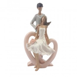 Rzeźba figurka zakochana para z sercem prezent Walentynki ślub