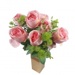 Bukiet sztucznych róż różowych z dodatkami / 7 sztuk róż sztucznych