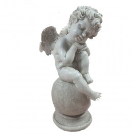 Anioł dekoracyjny h 30cm / figurka anioła stróża siedzącego na kuli