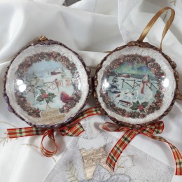 Dwie bombki medaliony decoupage z zimowym motywem i ornamentami