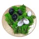 Czarno białe jajka plastikowe z piórkami i z zawieszką 6 sztuk