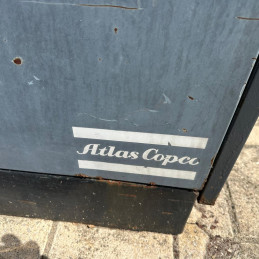 Logo Atlas Copco na obudowie sprężarki GA 37 - autentyczność maszyny